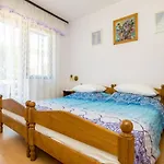 아파트 With Parking Space Njivice, Krk - 21861 니바이스