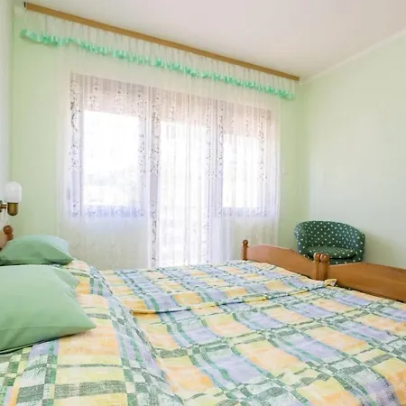 Apartman With Parking Space Njivice, Krk - 21861 *