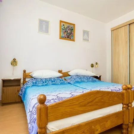 Apartment With A Parking Space Njivice, Krk - 21861 *
