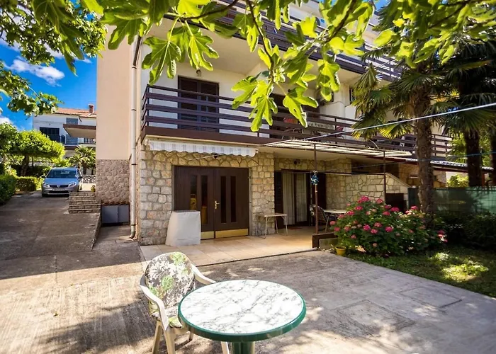 With Parking Space Njivice, Krk - 21861 דירה נייביצה